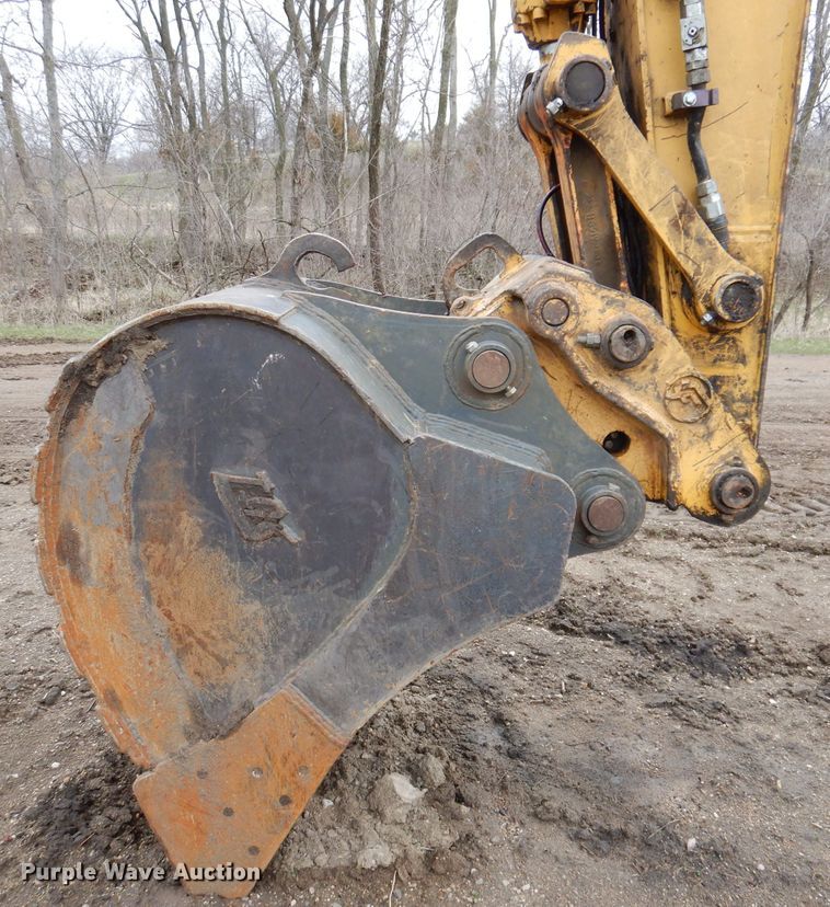 image for item DL5981 2001 John Deere 270LC  excavator