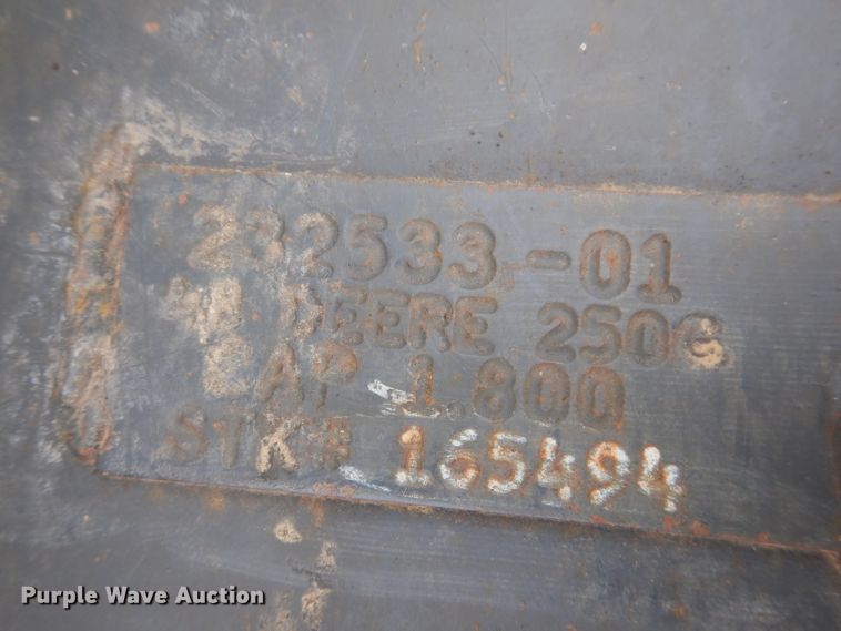 image for item DL5981 2001 John Deere 270LC  excavator