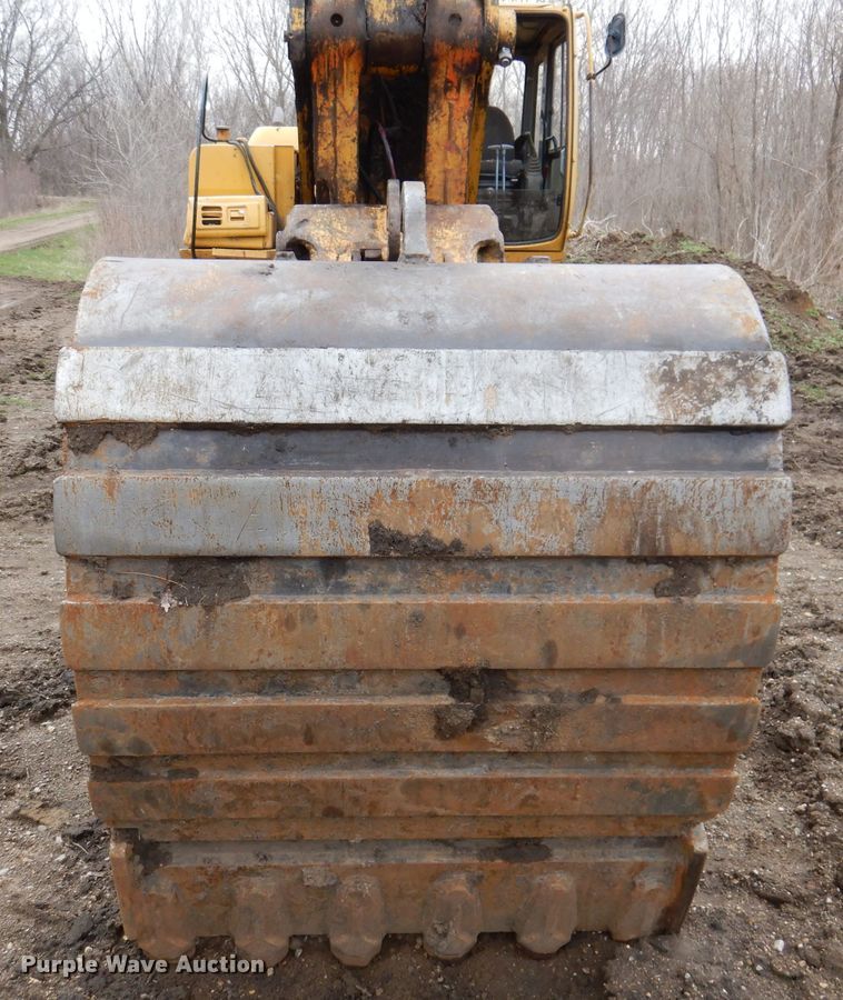 image for item DL5981 2001 John Deere 270LC  excavator