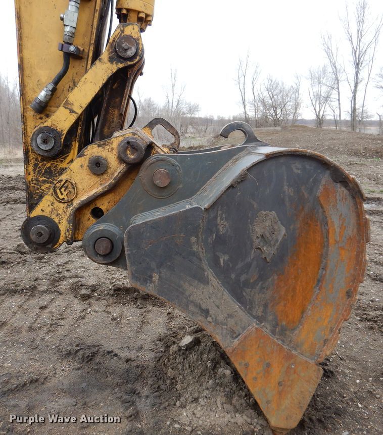 image for item DL5981 2001 John Deere 270LC  excavator