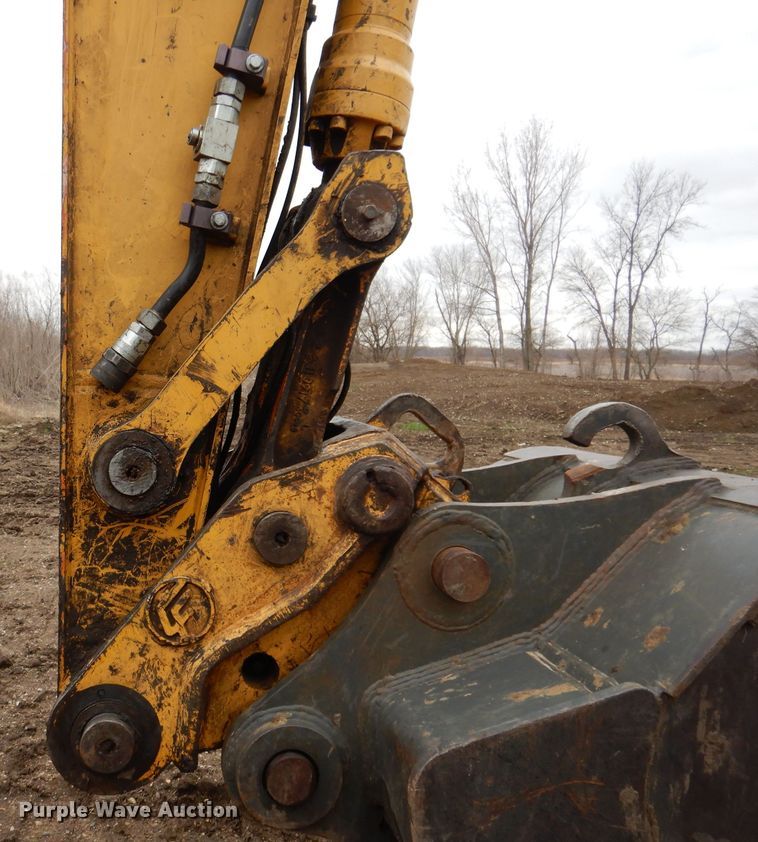 image for item DL5981 2001 John Deere 270LC  excavator
