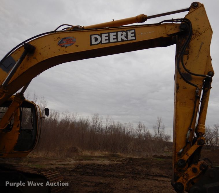 image for item DL5981 2001 John Deere 270LC  excavator