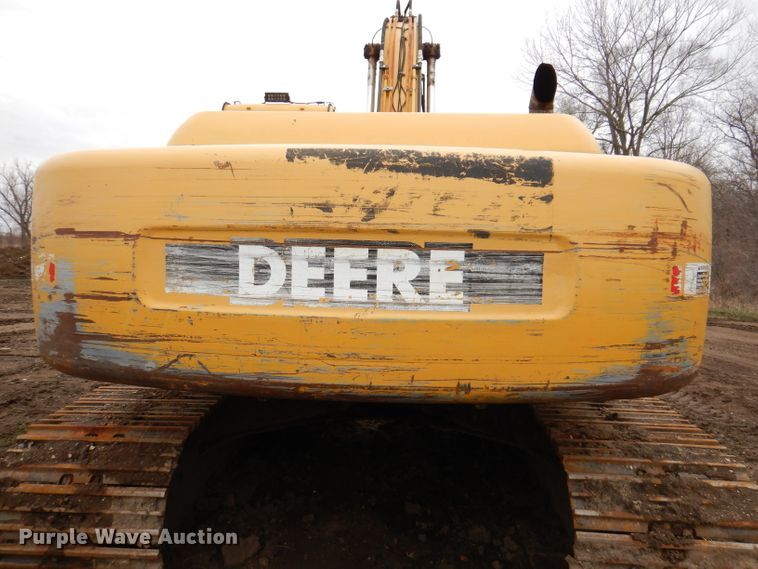 image for item DL5981 2001 John Deere 270LC  excavator