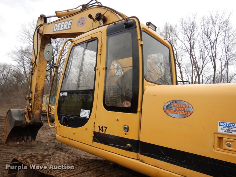 image for item DL5981 2001 John Deere 270LC  excavator