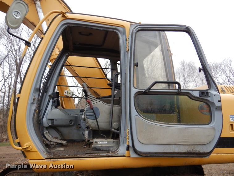 image for item DL5981 2001 John Deere 270LC  excavator
