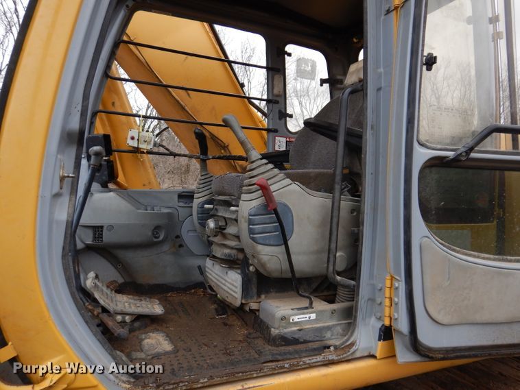 image for item DL5981 2001 John Deere 270LC  excavator