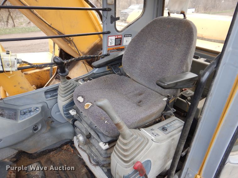 image for item DL5981 2001 John Deere 270LC  excavator