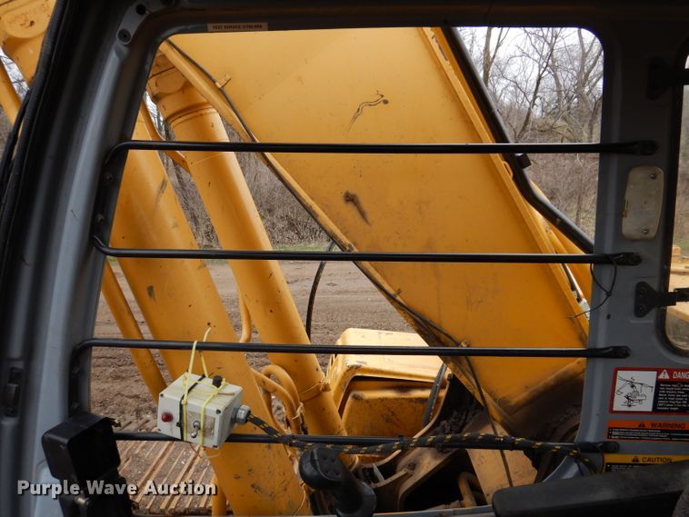 image for item DL5981 2001 John Deere 270LC  excavator