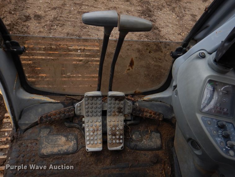 image for item DL5981 2001 John Deere 270LC  excavator