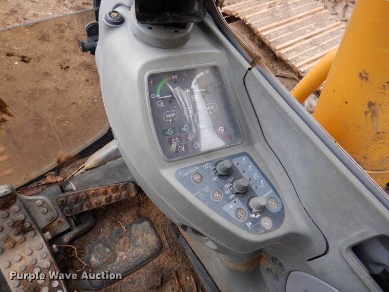 image for item DL5981 2001 John Deere 270LC  excavator