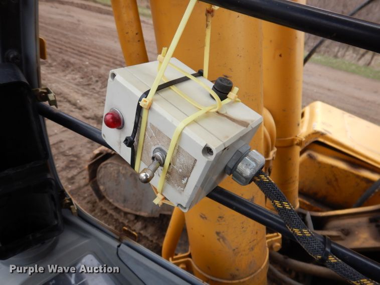 image for item DL5981 2001 John Deere 270LC  excavator