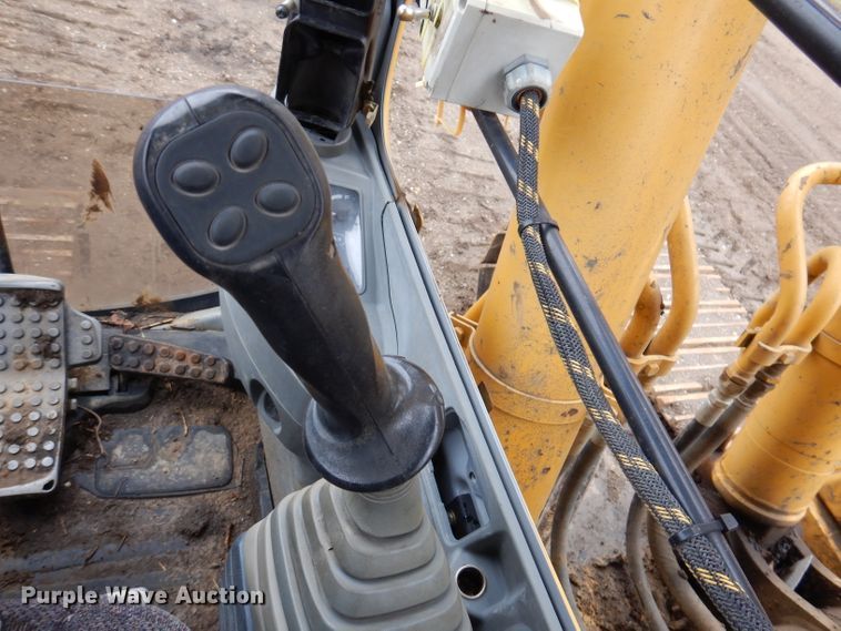image for item DL5981 2001 John Deere 270LC  excavator
