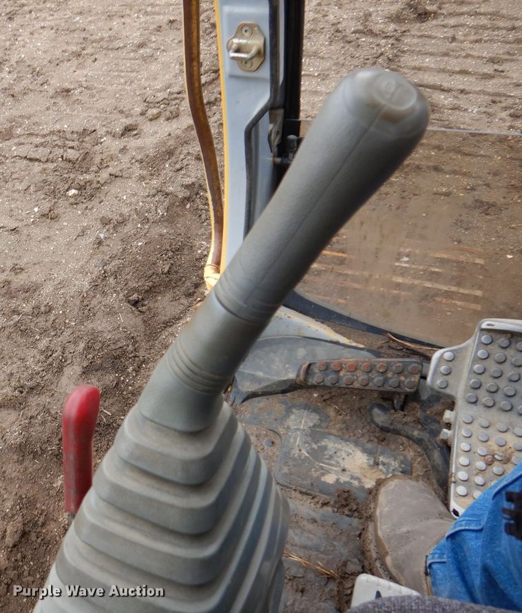 image for item DL5981 2001 John Deere 270LC  excavator