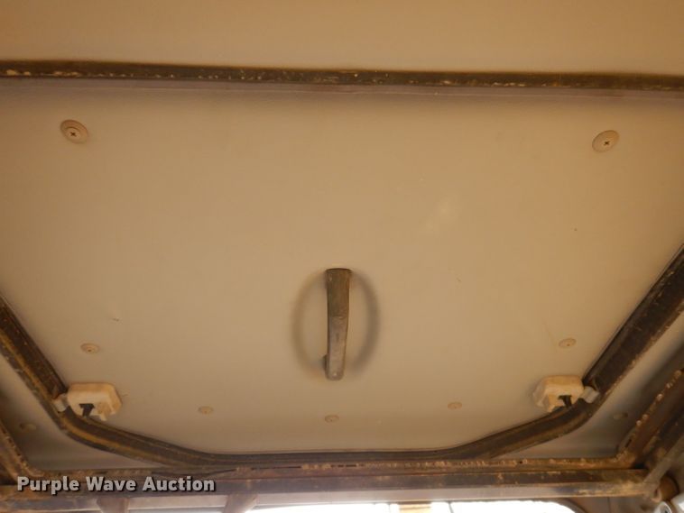 image for item DL5981 2001 John Deere 270LC  excavator