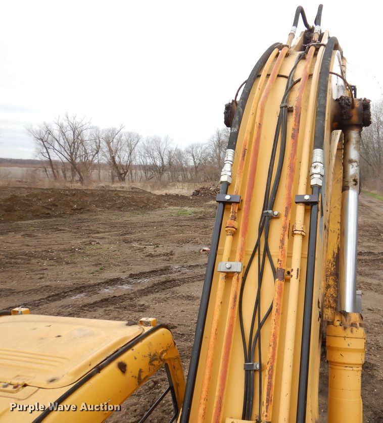 image for item DL5981 2001 John Deere 270LC  excavator