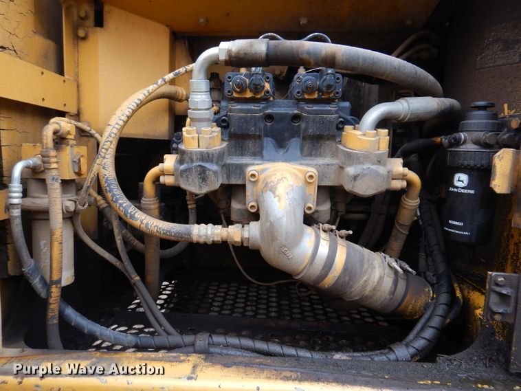 image for item DL5981 2001 John Deere 270LC  excavator