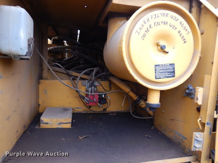 image for item DL5981 2001 John Deere 270LC  excavator