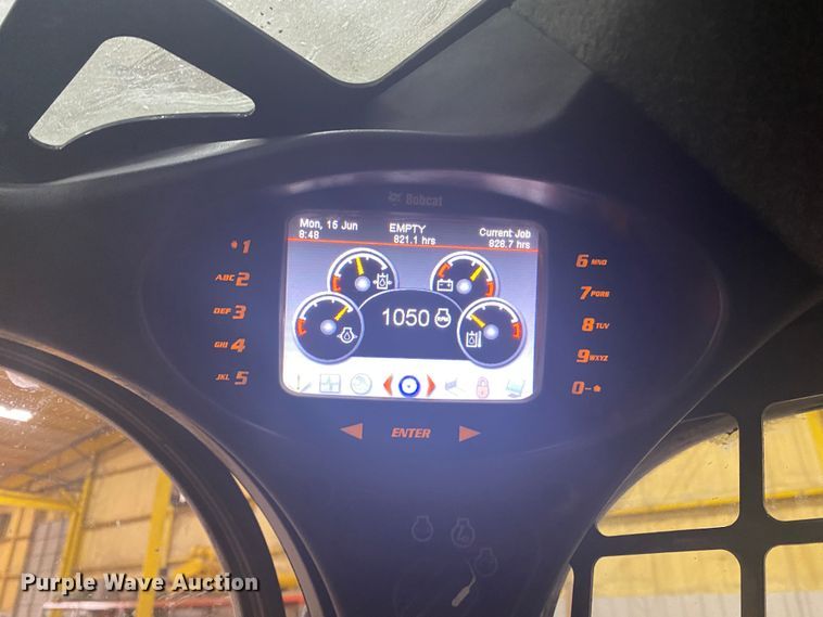 image for item DM4042 2018 Bobcat S770  skid steer loader