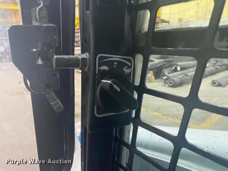 image for item DM4042 2018 Bobcat S770  skid steer loader