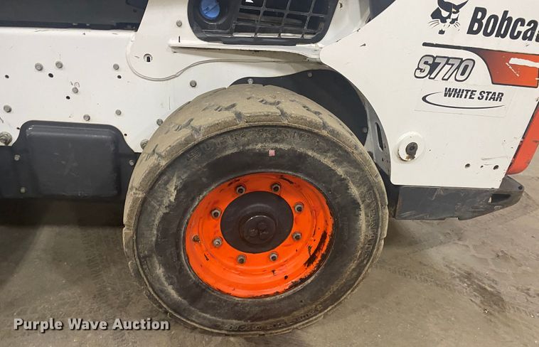 image for item DM4042 2018 Bobcat S770  skid steer loader