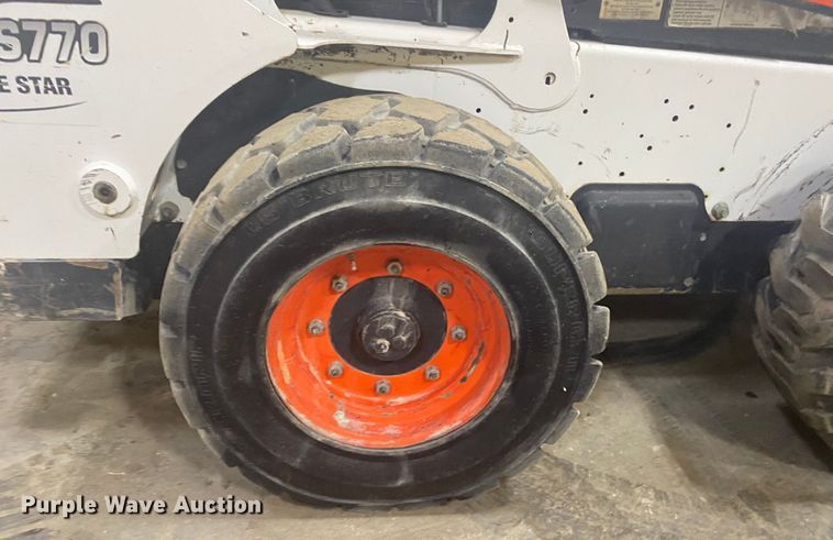 image for item DM4042 2018 Bobcat S770  skid steer loader