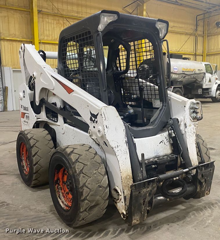 image for item DM4043 2019 Bobcat S740  skid steer loader
