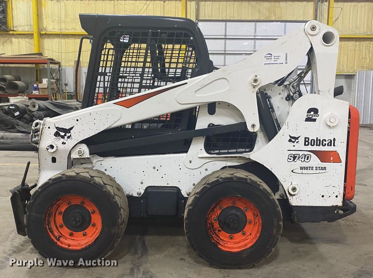 image for item DM4043 2019 Bobcat S740  skid steer loader