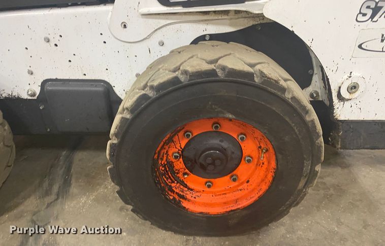 image for item DM4043 2019 Bobcat S740  skid steer loader