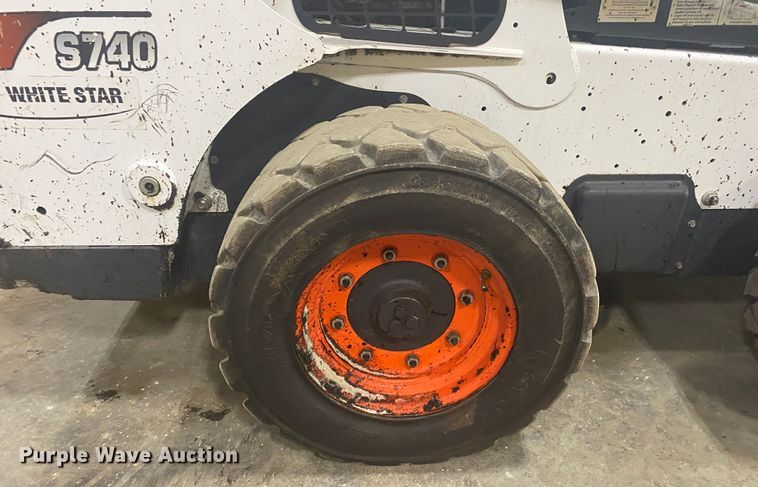 image for item DM4043 2019 Bobcat S740  skid steer loader