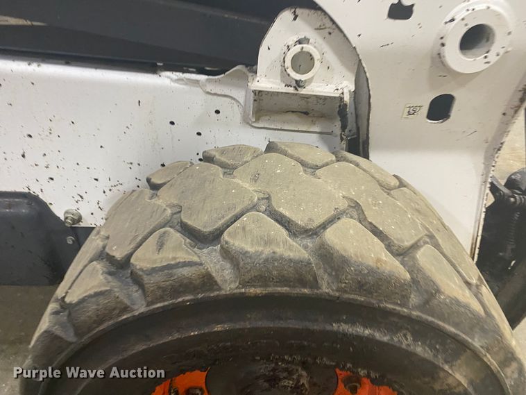 image for item DM4043 2019 Bobcat S740  skid steer loader