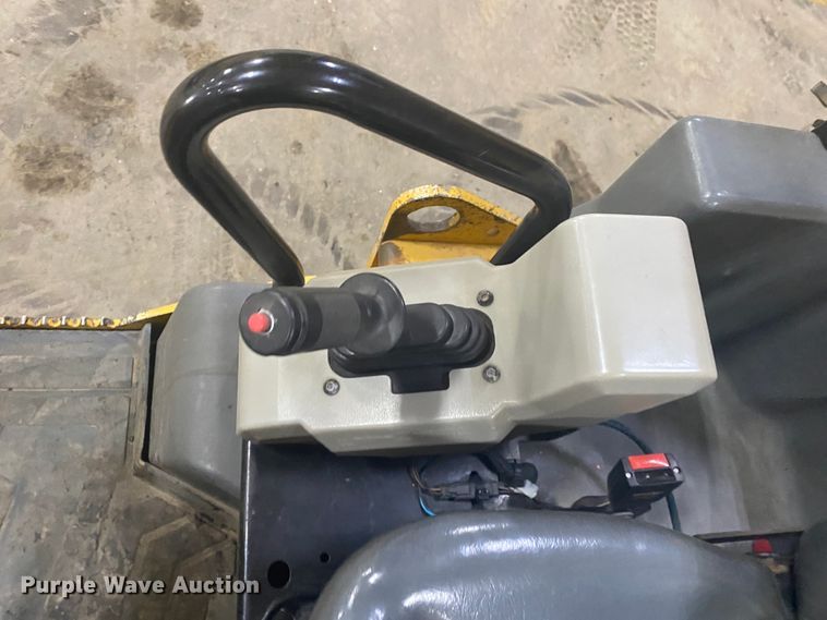 image for item DM4044 2015 Caterpillar CB34B  double drum vibratory roller