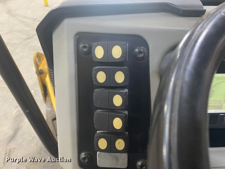 image for item DM4044 2015 Caterpillar CB34B  double drum vibratory roller