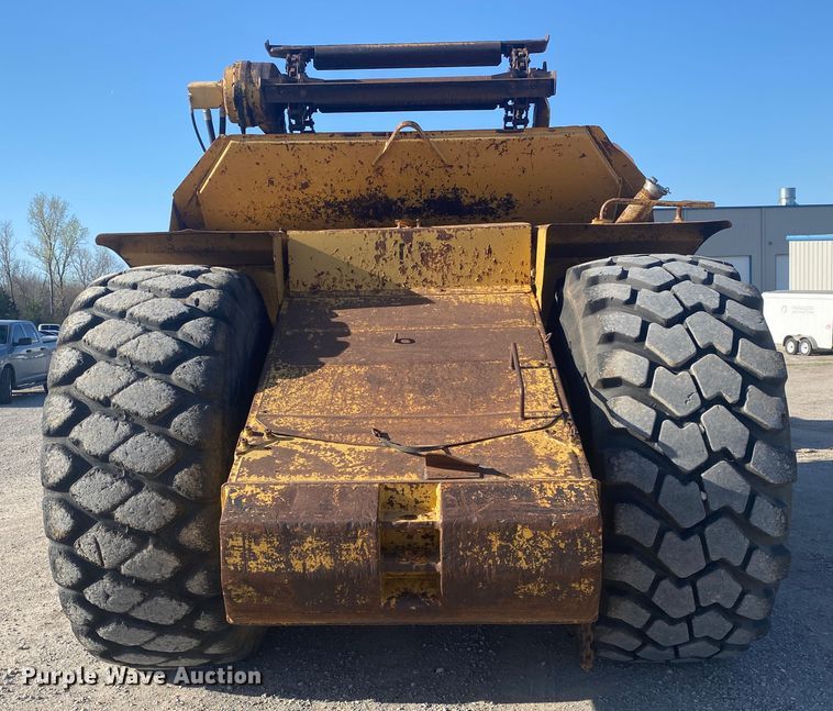 image for item DM4058 1993 Caterpillar 615C Series II  elevating scraper