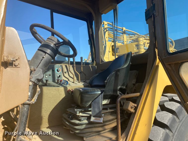 image for item DM4058 1993 Caterpillar 615C Series II  elevating scraper