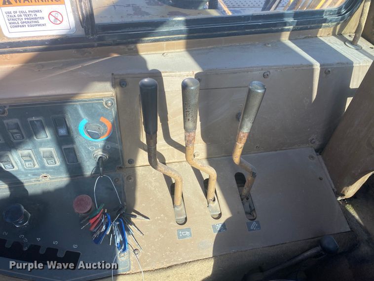 image for item DM4058 1993 Caterpillar 615C Series II  elevating scraper