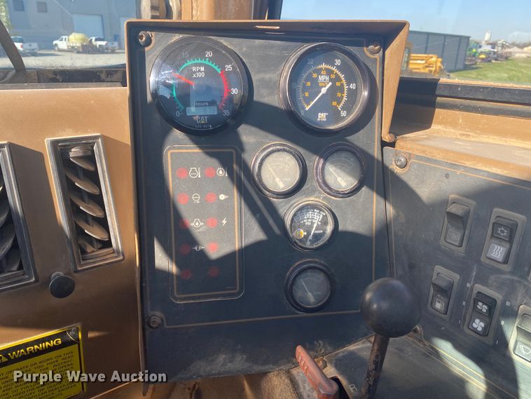 image for item DM4058 1993 Caterpillar 615C Series II  elevating scraper