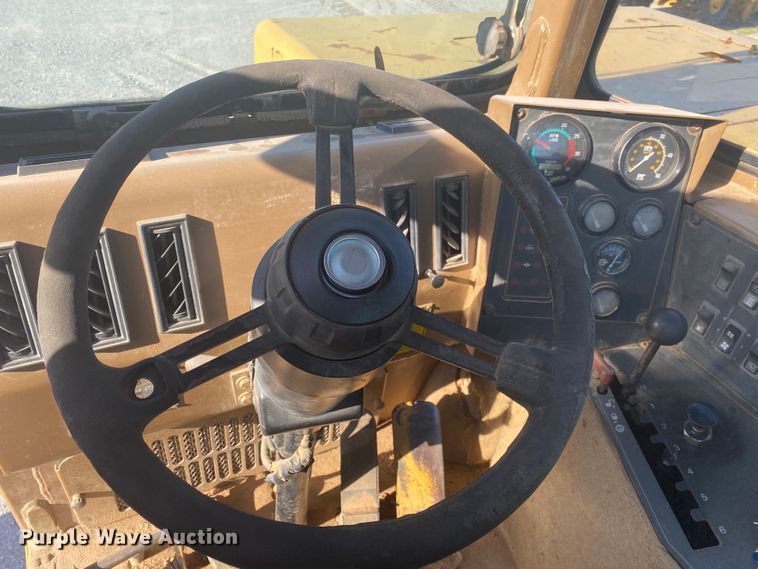 image for item DM4058 1993 Caterpillar 615C Series II  elevating scraper