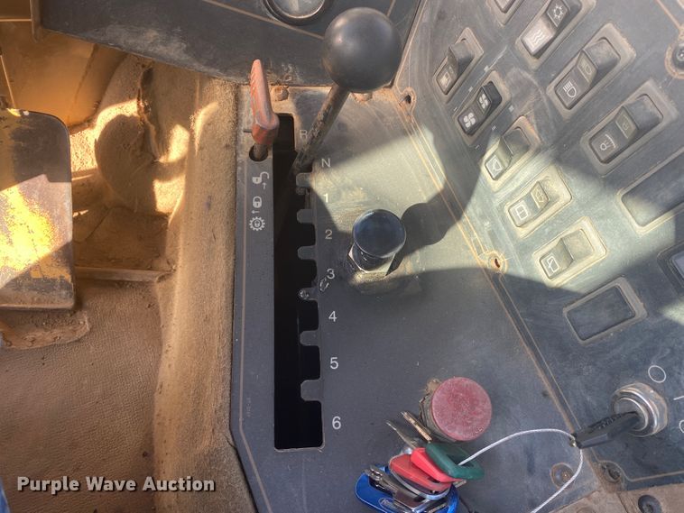 image for item DM4058 1993 Caterpillar 615C Series II  elevating scraper