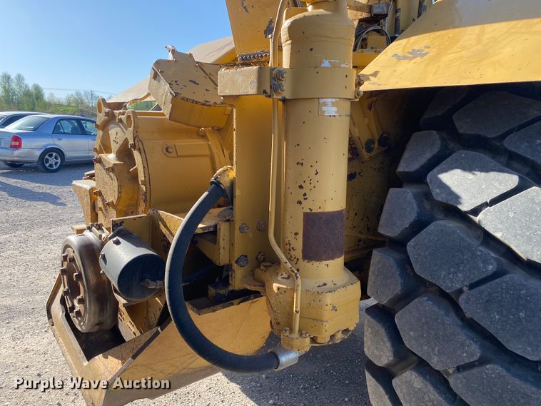 image for item DM4058 1993 Caterpillar 615C Series II  elevating scraper