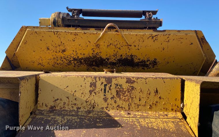 image for item DM4058 1993 Caterpillar 615C Series II  elevating scraper