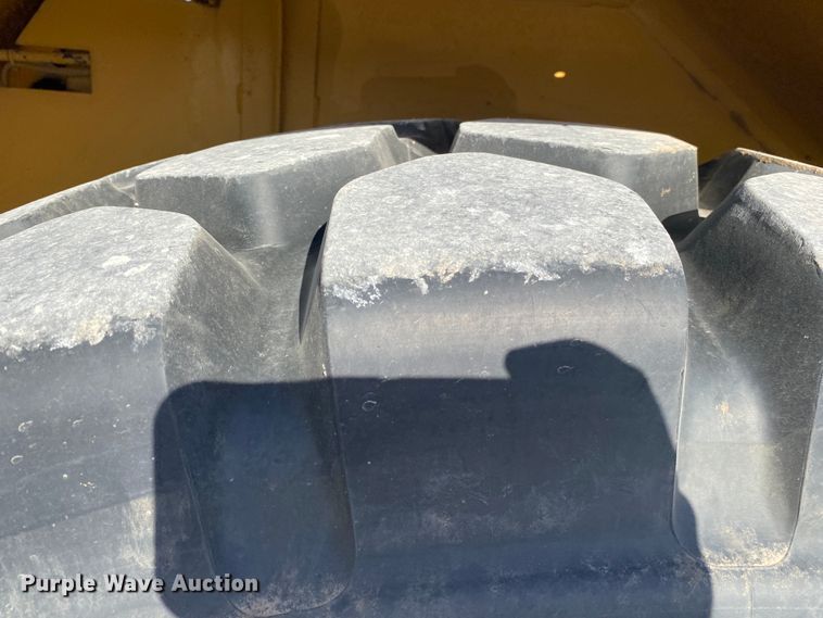 image for item DM4058 1993 Caterpillar 615C Series II  elevating scraper