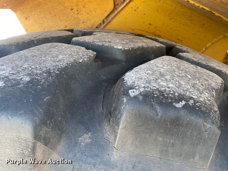 image for item DM4058 1993 Caterpillar 615C Series II  elevating scraper