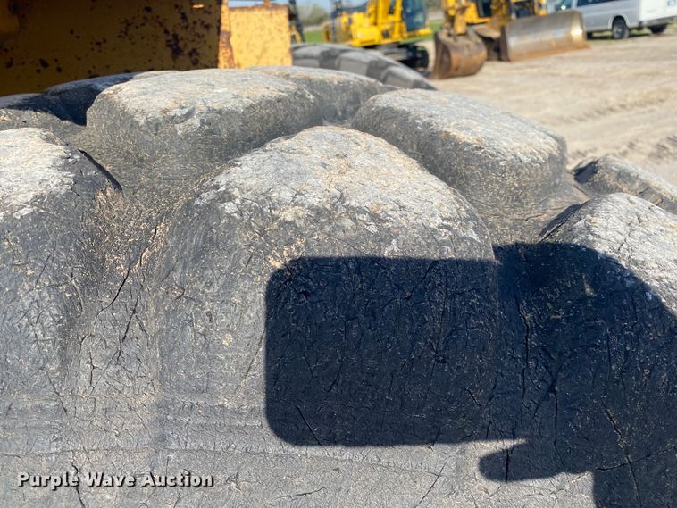 image for item DM4058 1993 Caterpillar 615C Series II  elevating scraper