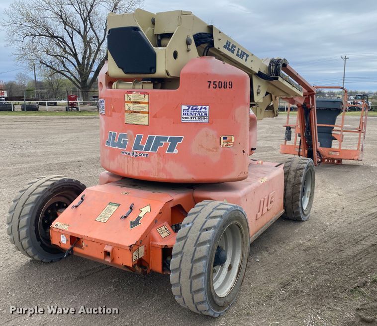 image for item DM4068 2007 JLG E450AJ  boom lift