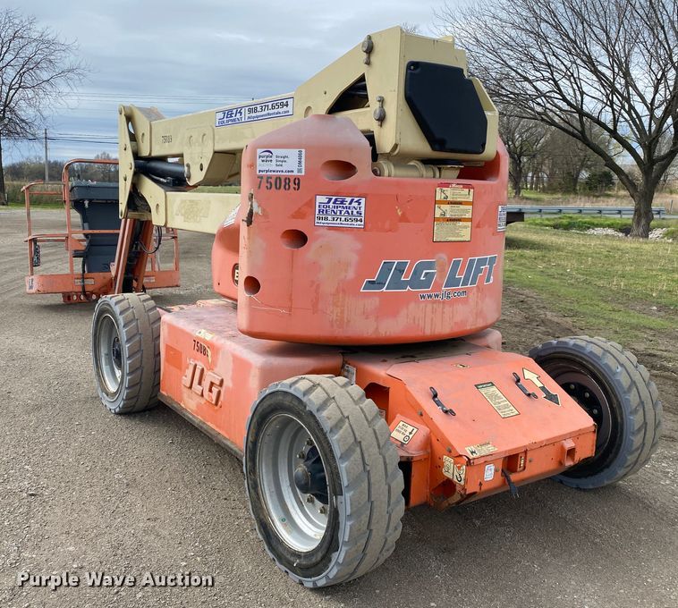 image for item DM4068 2007 JLG E450AJ  boom lift