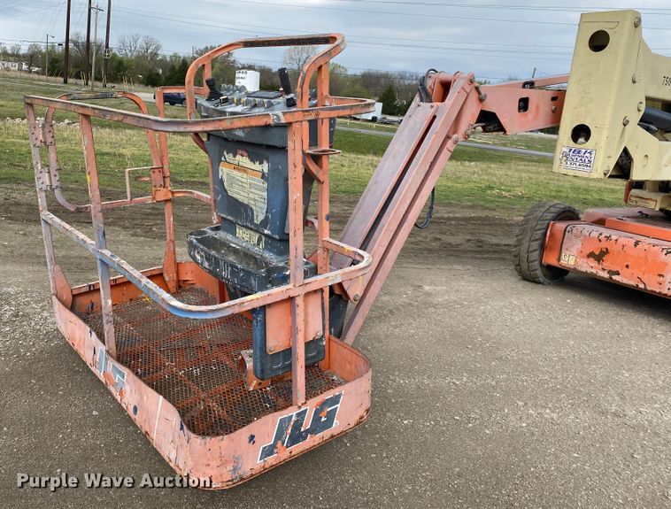 image for item DM4068 2007 JLG E450AJ  boom lift