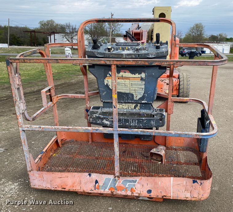 image for item DM4068 2007 JLG E450AJ  boom lift