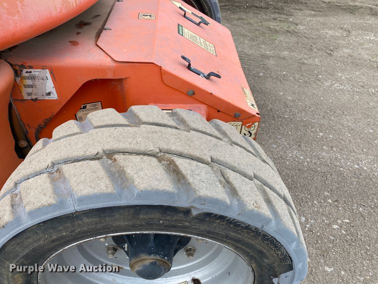 image for item DM4068 2007 JLG E450AJ  boom lift