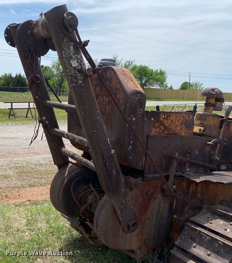 image for item DM4086 Caterpillar D2  crawler tractor