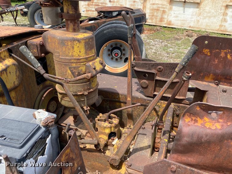 image for item DM4086 Caterpillar D2  crawler tractor